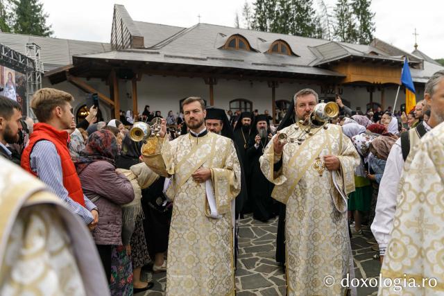Sfânta Liturghie cu ocazia proclamării locale a canonizării Sfinților Cuvioși Paisie și Cleopa