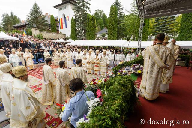 Sfânta Liturghie cu ocazia proclamării locale a canonizării Sfinților Cuvioși Paisie și Cleopa