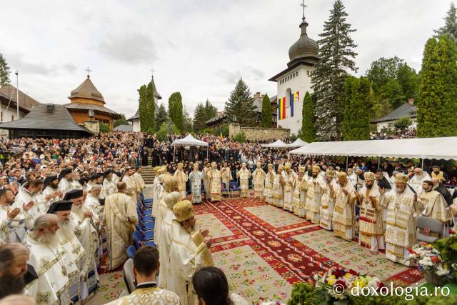 Sfânta Liturghie cu ocazia proclamării locale a canonizării Sfinților Cuvioși Paisie și Cleopa
