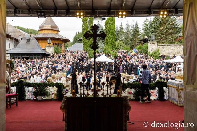 Sfânta Liturghie cu ocazia proclamării locale a canonizării Sfinților Cuvioși Paisie și Cleopa