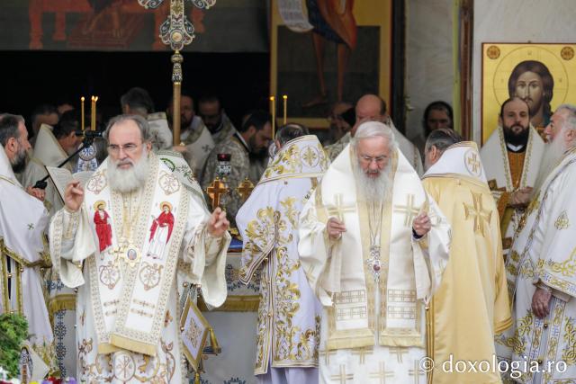 Sfânta Liturghie cu ocazia proclamării locale a canonizării Sfinților Cuvioși Paisie și Cleopa