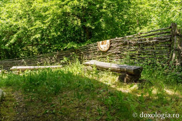Paraclisul din poiana mănăstirii Cozancea