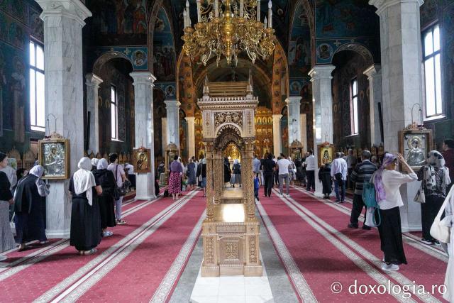 Priveghere la praznicul Schimbării la Față, la Mănăstirea Sihăstria
