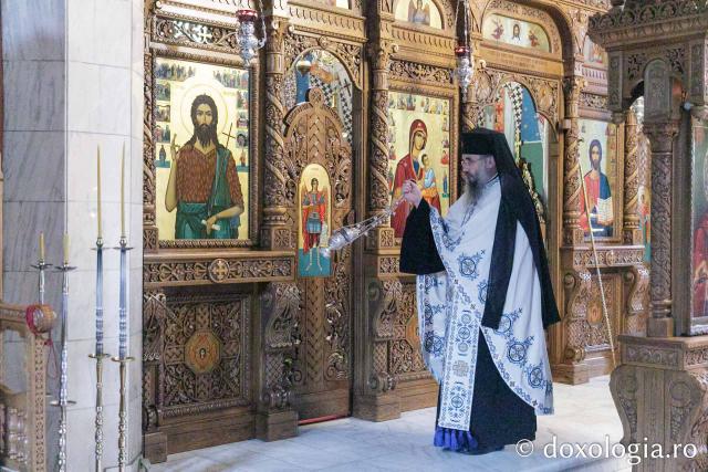Priveghere la praznicul Schimbării la Față, la Mănăstirea Sihăstria