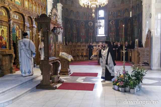 Priveghere la praznicul Schimbării la Față, la Mănăstirea Sihăstria