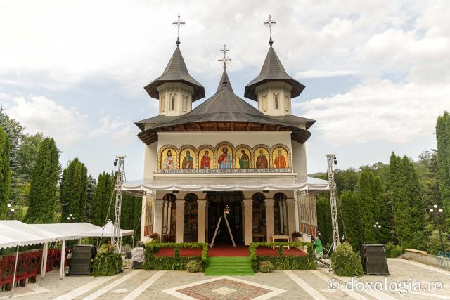 Priveghere la praznicul Schimbării la Față, la Mănăstirea Sihăstria