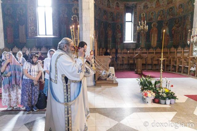 Priveghere la praznicul Schimbării la Față, la Mănăstirea Sihăstria