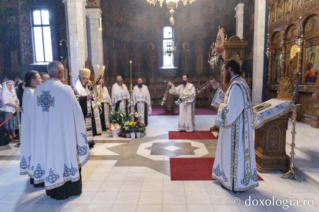 Priveghere la praznicul Schimbării la Față, la Mănăstirea Sihăstria