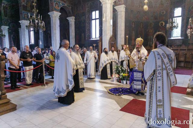 Priveghere la praznicul Schimbării la Față, la Mănăstirea Sihăstria