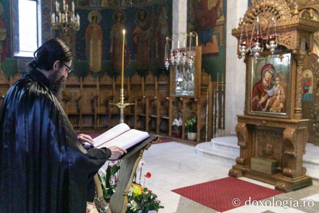 Priveghere la praznicul Schimbării la Față, la Mănăstirea Sihăstria