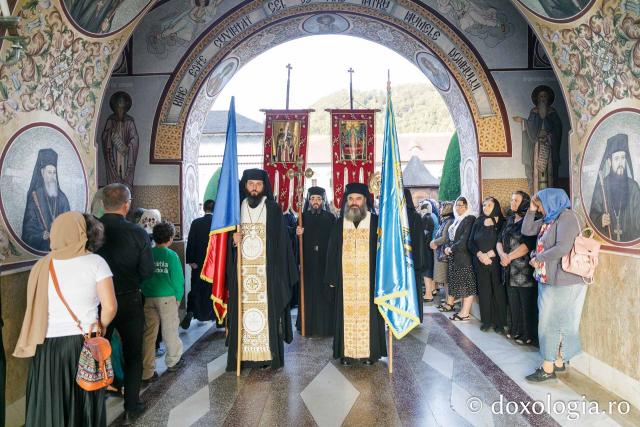 Procesiunea așezării spre închinare a moaștelor Sfântului Cuvios Serafim cel Răbdător de la Sâmbăta de Sus