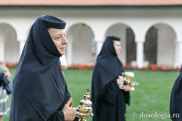 Procesiunea așezării spre închinare a moaștelor Sfântului Cuvios Serafim cel Răbdător de la Sâmbăta de Sus