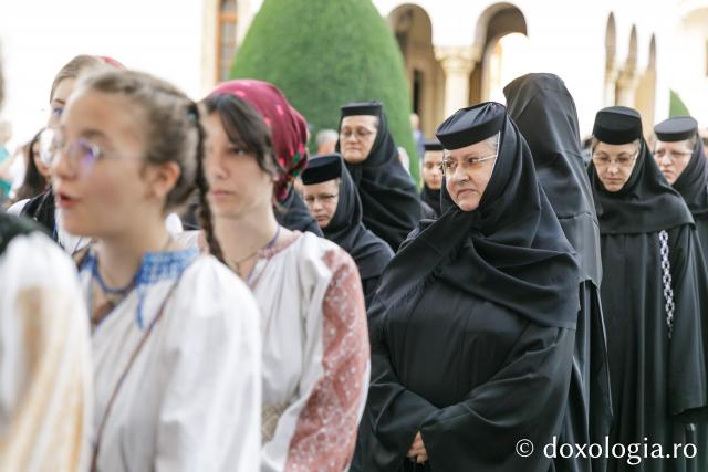 Procesiunea așezării spre închinare a moaștelor Sfântului Cuvios Serafim cel Răbdător de la Sâmbăta de Sus