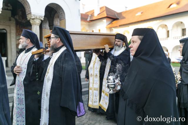 Procesiunea așezării spre închinare a moaștelor Sfântului Cuvios Serafim cel Răbdător de la Sâmbăta de Sus