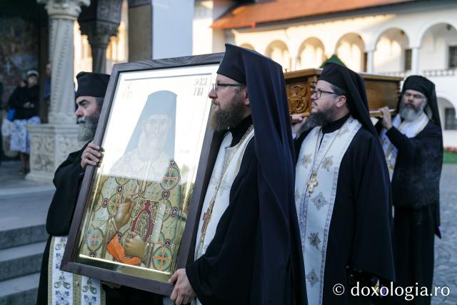 Procesiunea așezării spre închinare a moaștelor Sfântului Cuvios Serafim cel Răbdător de la Sâmbăta de Sus