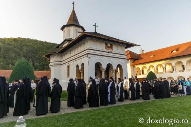 Procesiunea așezării spre închinare a moaștelor Sfântului Cuvios Serafim cel Răbdător de la Sâmbăta de Sus