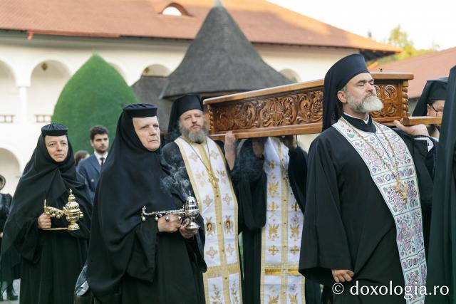 Procesiunea așezării spre închinare a moaștelor Sfântului Cuvios Serafim cel Răbdător de la Sâmbăta de Sus