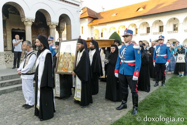 Procesiunea așezării spre închinare a moaștelor Sfântului Cuvios Serafim cel Răbdător de la Sâmbăta de Sus