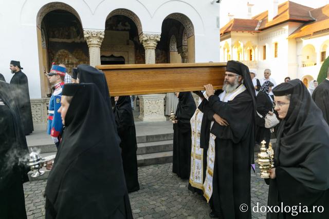 Procesiunea așezării spre închinare a moaștelor Sfântului Cuvios Serafim cel Răbdător de la Sâmbăta de Sus