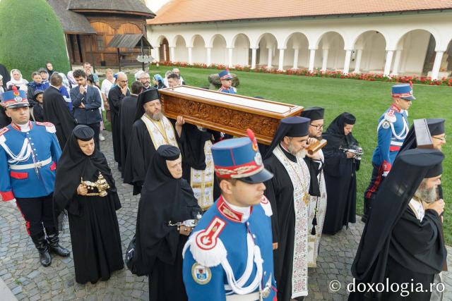 Procesiunea așezării spre închinare a moaștelor Sfântului Cuvios Serafim cel Răbdător de la Sâmbăta de Sus