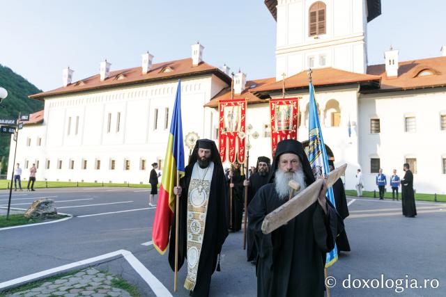Procesiunea așezării spre închinare a moaștelor Sfântului Cuvios Serafim cel Răbdător de la Sâmbăta de Sus