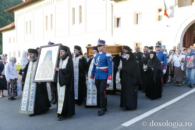 Procesiunea așezării spre închinare a moaștelor Sfântului Cuvios Serafim cel Răbdător de la Sâmbăta de Sus