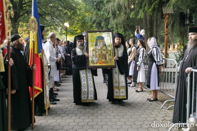 Procesiunea așezării spre închinare a moaștelor Sfântului Cuvios Serafim cel Răbdător de la Sâmbăta de Sus