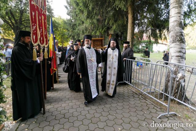Procesiunea așezării spre închinare a moaștelor Sfântului Cuvios Serafim cel Răbdător de la Sâmbăta de Sus