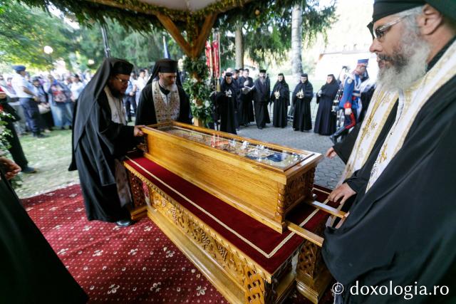 Procesiunea așezării spre închinare a moaștelor Sfântului Cuvios Serafim cel Răbdător de la Sâmbăta de Sus