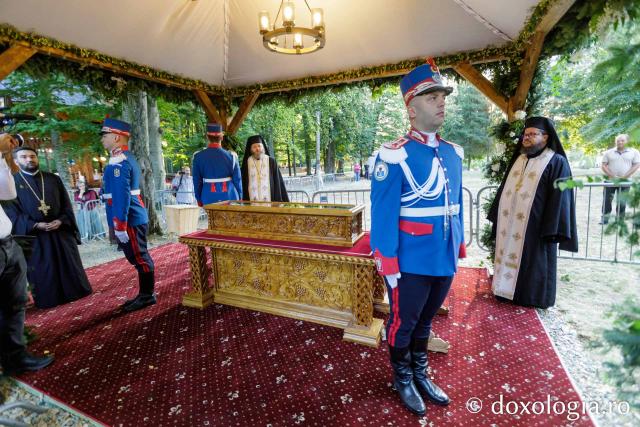 Procesiunea așezării spre închinare a moaștelor Sfântului Cuvios Serafim cel Răbdător de la Sâmbăta de Sus