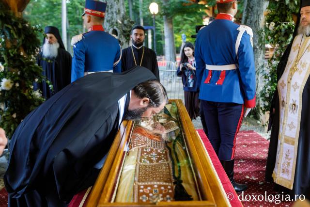 Procesiunea așezării spre închinare a moaștelor Sfântului Cuvios Serafim cel Răbdător de la Sâmbăta de Sus