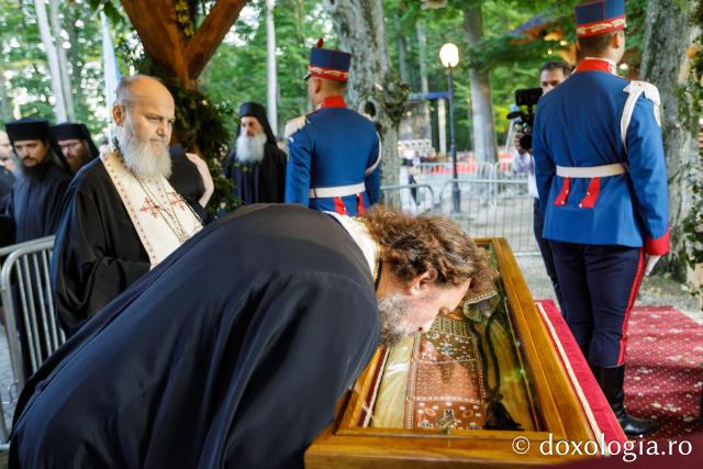 Procesiunea așezării spre închinare a moaștelor Sfântului Cuvios Serafim cel Răbdător de la Sâmbăta de Sus