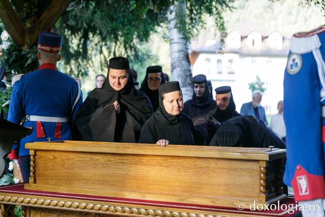 Procesiunea așezării spre închinare a moaștelor Sfântului Cuvios Serafim cel Răbdător de la Sâmbăta de Sus