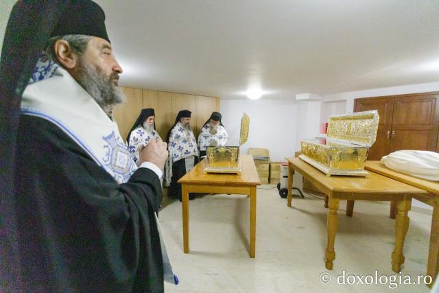 Procesiunea așezării moaștelor Sfinților Cuvioși Cleopa și Paisie în biserica Mănăstirii Sihăstria
