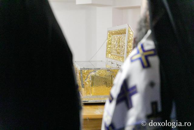 Procesiunea așezării moaștelor Sfinților Cuvioși Cleopa și Paisie în biserica Mănăstirii Sihăstria