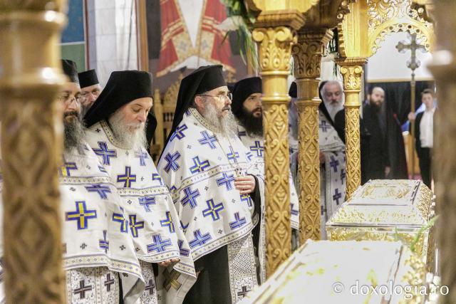 Procesiunea așezării moaștelor Sfinților Cuvioși Cleopa și Paisie în biserica Mănăstirii Sihăstria