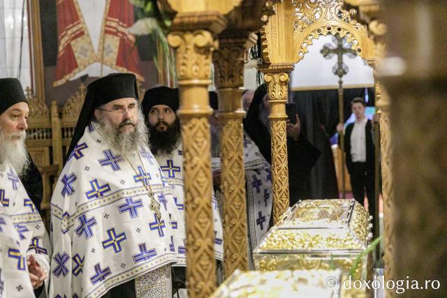 Procesiunea așezării moaștelor Sfinților Cuvioși Cleopa și Paisie în biserica Mănăstirii Sihăstria