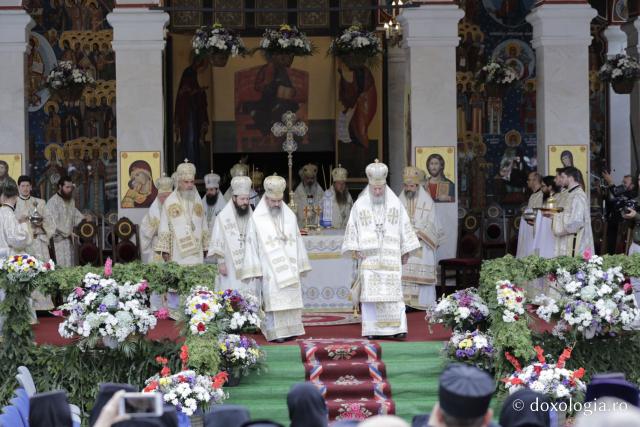 Soborul ierarhilor slujitori – proclamarea locală a canonizării Sfinților Cuvioși Paisie și Cleopa de la Sihăstria
