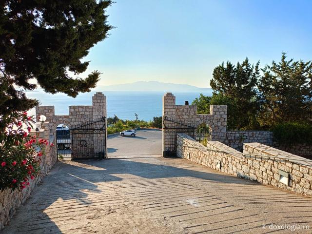 Frumusețea Mănăstirii „Sfântul Cuvios Sava cel Nou” din Kalymnos