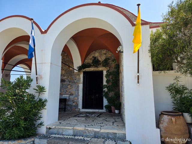 „Panaghia Castelului” – biserica din Insula Leros care adăpostește moaștele Sfintei Cuvioase Gavrilia Papaiannis