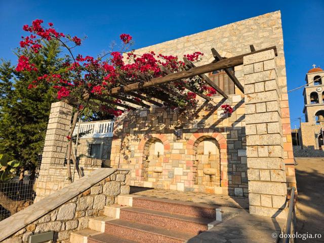 Frumusețea Mănăstirii „Sfântul Cuvios Sava cel Nou” din Kalymnos