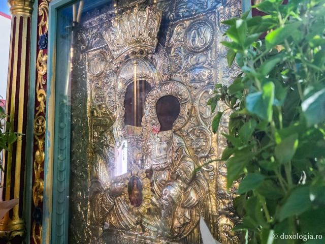 Icoana făcătoare de minuni a Maicii Domnului „Panaghia Hodighitria” - „Panaghia Castelului” – biserica din Insula Leros care adăpostește moaștele Sfintei Cuvioase Gavrilia Papaiannis