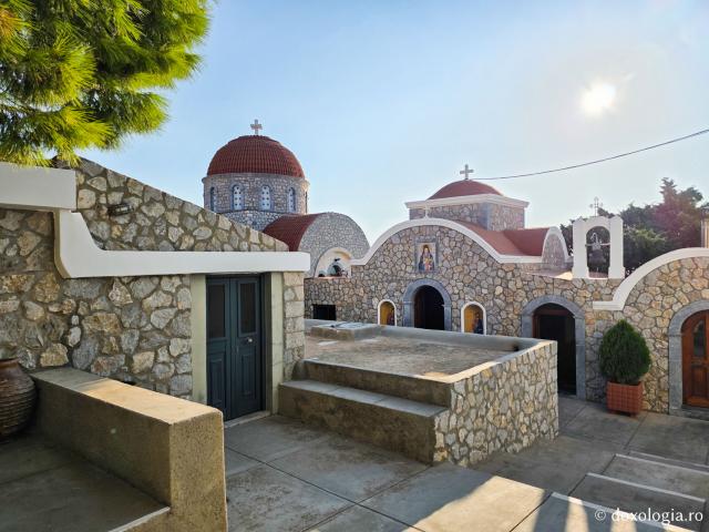 Frumusețea Mănăstirii „Sfântul Cuvios Sava cel Nou” din Kalymnos