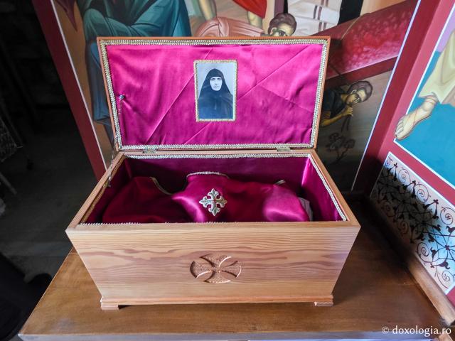 Osemintele primei starețe a Mănăstirii „Buna Vestire” din Patmos - Mănăstirea „Buna Vestire” din Patmos, ctitoria Sfântului Amfilohie Makris