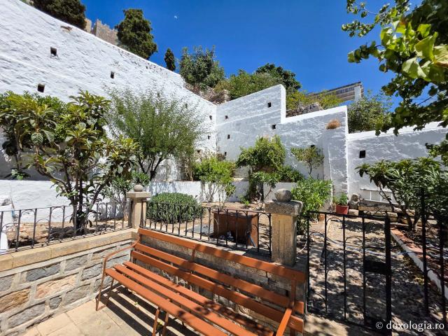 Biserica „Panaghia Diasozousa” din Patmos – locașul ce deține o frumoasă icoană făcătoare de minuni a Maicii Domnului