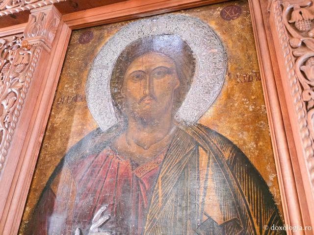 Mântuitorul - Biserica „Panaghia Diasozousa” din Patmos – locașul ce deține o frumoasă icoană făcătoare de minuni a Maicii Domnului