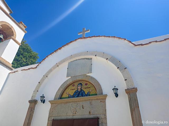 Biserica „Panaghia Diasozousa” din Patmos – locașul ce deține o frumoasă icoană făcătoare de minuni a Maicii Domnului