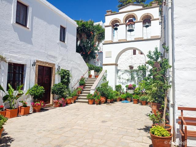 Biserica „Panaghia Diasozousa” din Patmos – locașul ce deține o frumoasă icoană făcătoare de minuni a Maicii Domnului