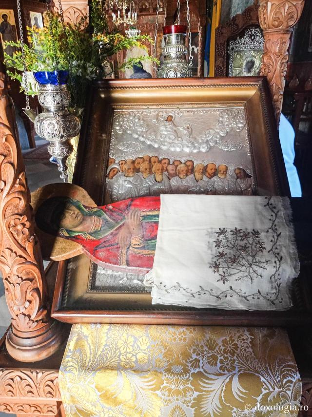 Adormirea Maicii Domnului - Biserica „Panaghia Diasozousa” din Patmos – locașul ce deține o frumoasă icoană făcătoare de minuni a Maicii Domnului