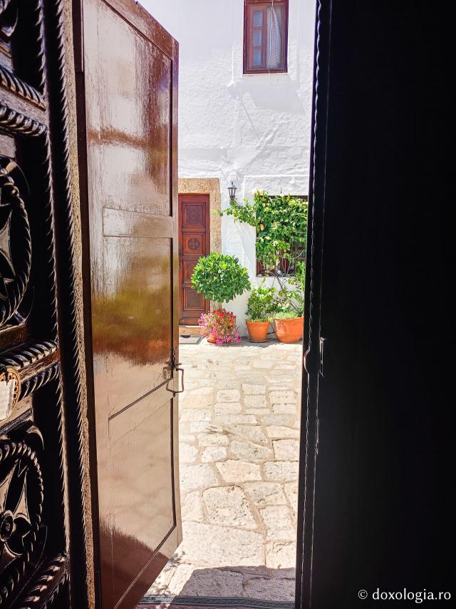 Biserica „Panaghia Diasozousa” din Patmos – locașul ce deține o frumoasă icoană făcătoare de minuni a Maicii Domnului